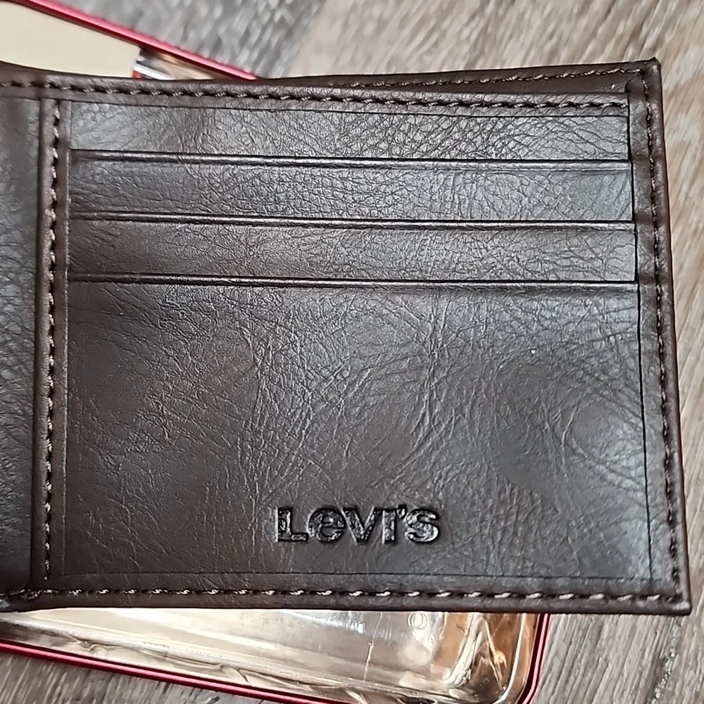 Levis levi men